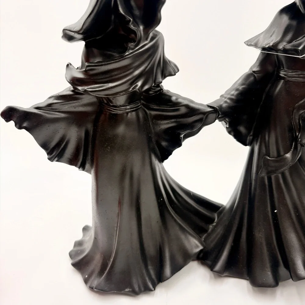 Tahari Home Halloween LARGE 3 Witches Holding Hands Figurine Matte Black NEW